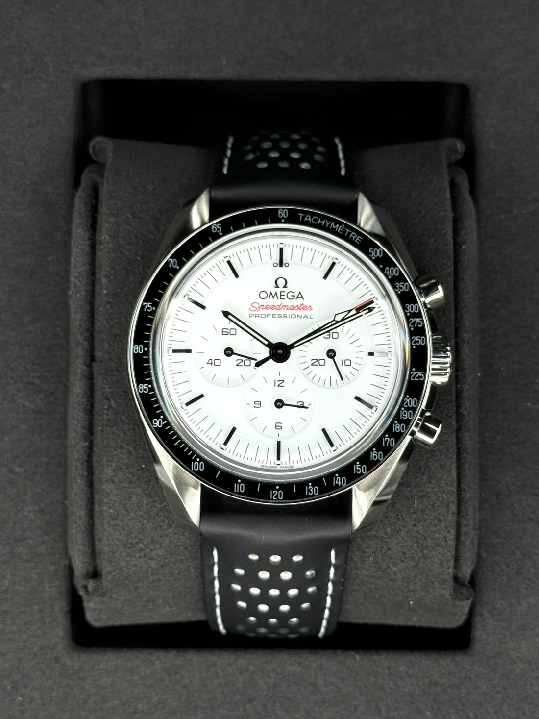 NEW 2024 Omega Speedmaster Professional 42mm 31032425004002 White Dial